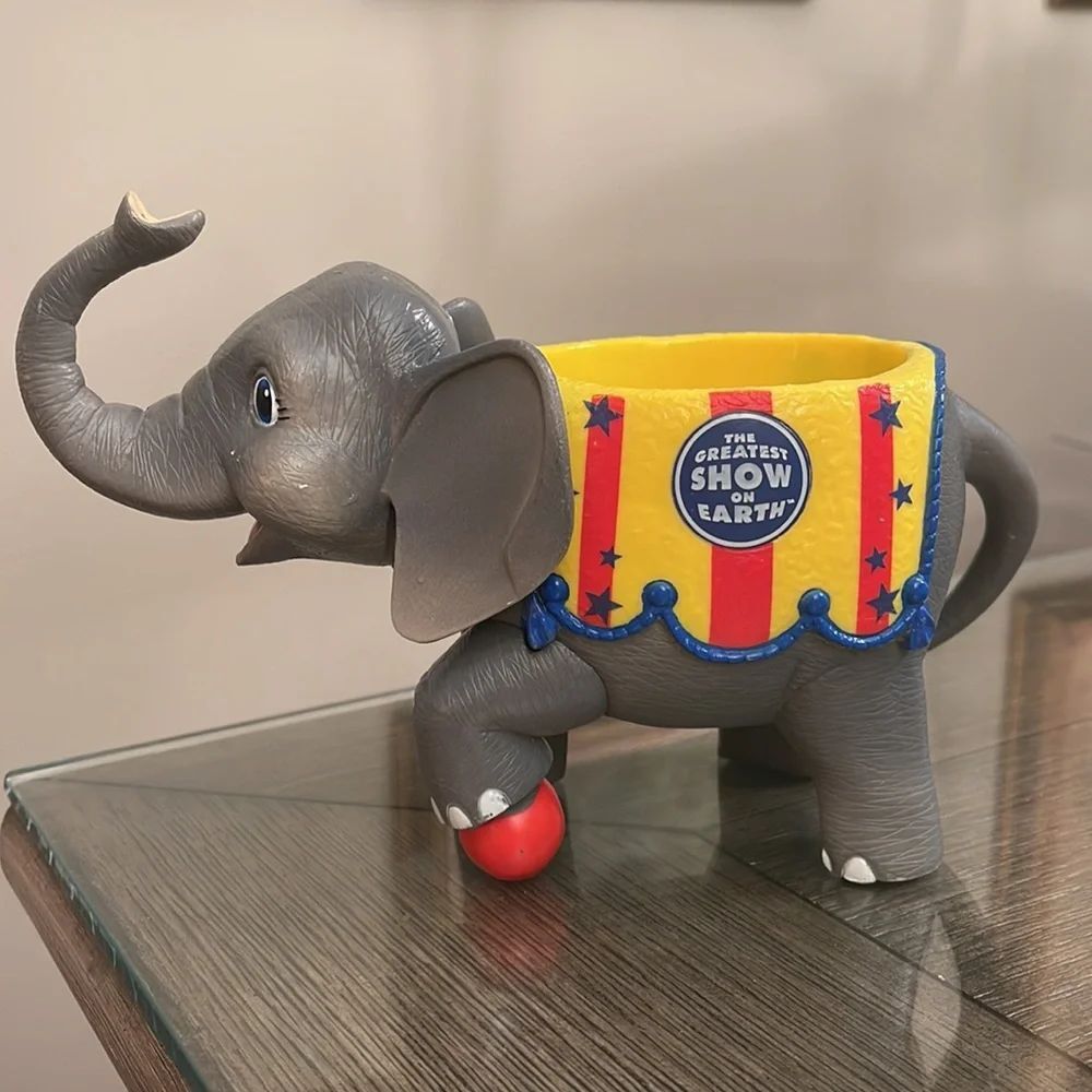RINGLING BROS BARNUM CIRCUS THE GREATEST SHOW ON EARTH PLASTIC ELEPHANT CUP MUG